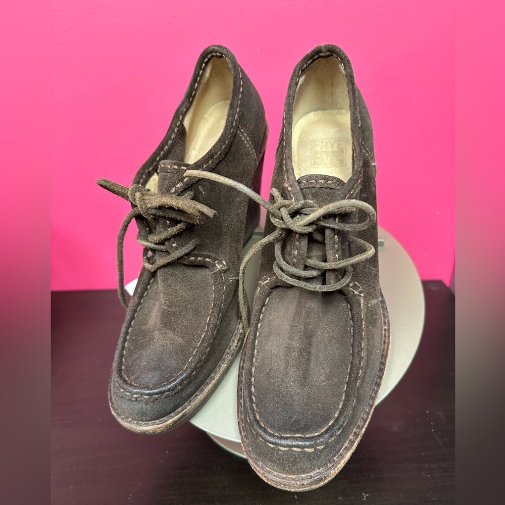 Frye Brown 🤎 Suede Wedged Oxford Shoes : Caroline 
Cool Shoes with laces 8.5